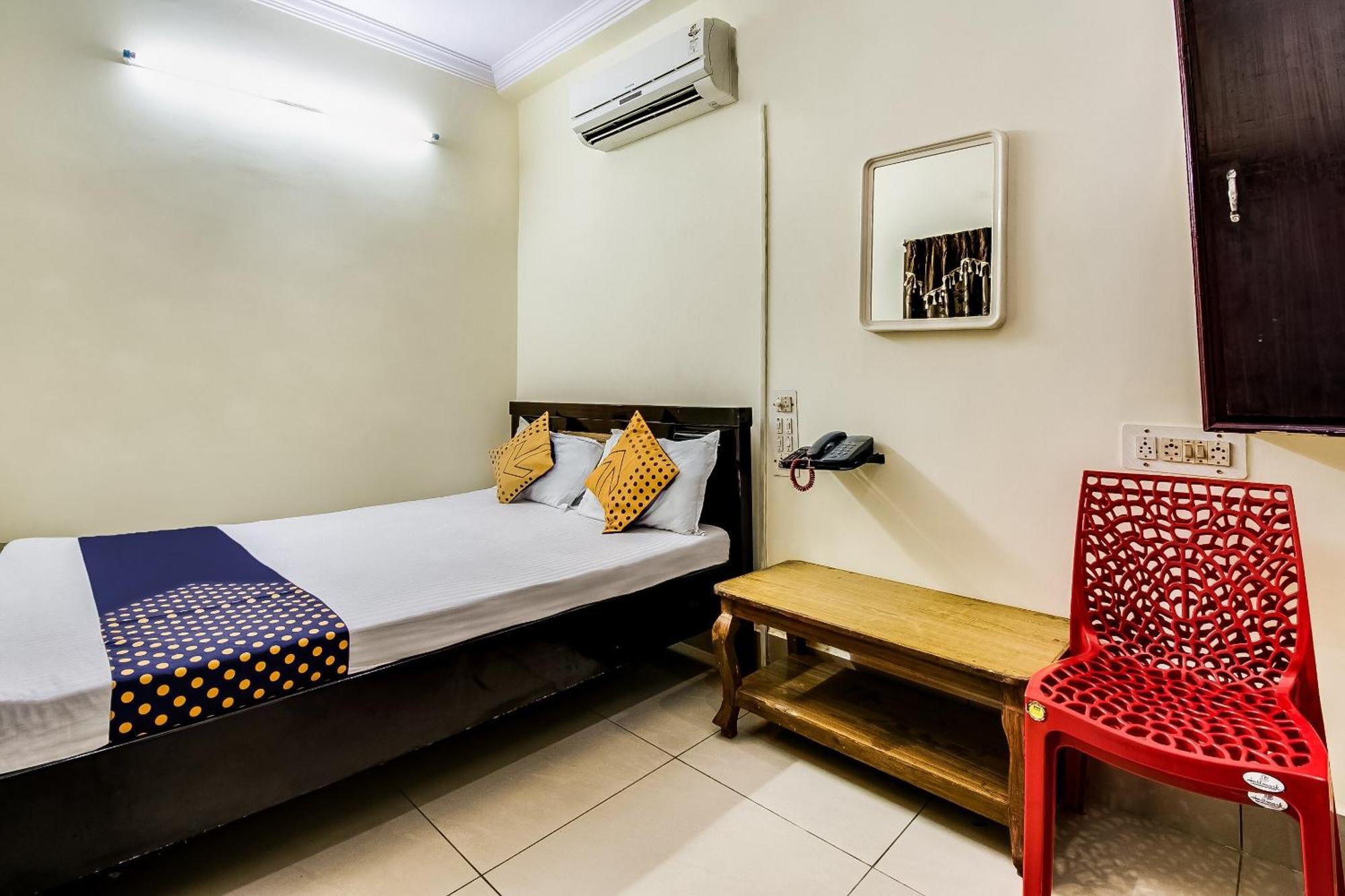 Spot On Sri Surya Lodge Guntūr Extérieur photo